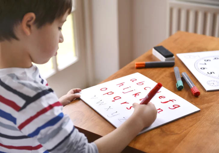 روش آموزش زبان به کودکان در خانه برای افزایش رشد ذهنی